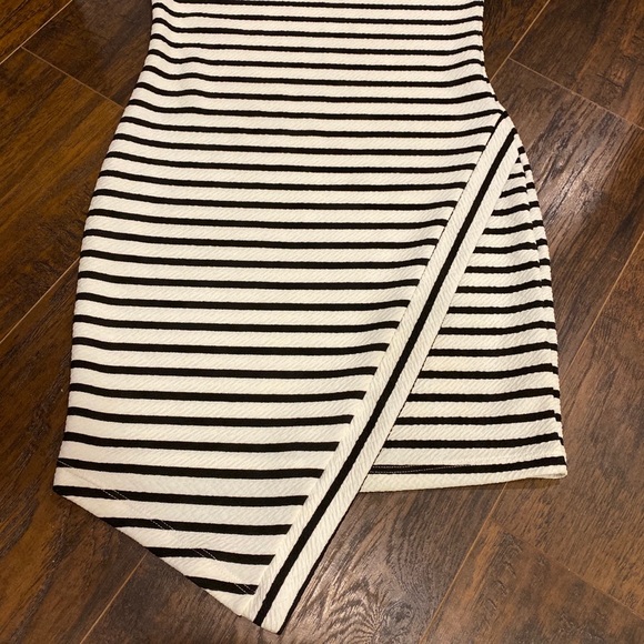 Tshirt dress with stripes - Picture 4 of 4